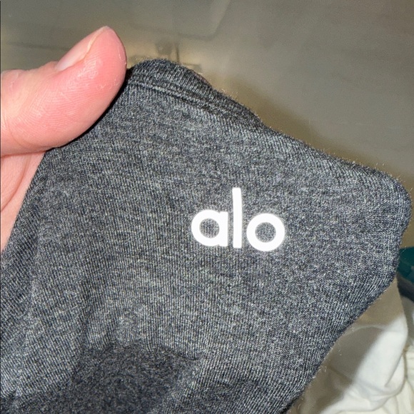 ALO Yoga Charcoal knotted cover tank size large - Picture 4 of 6
